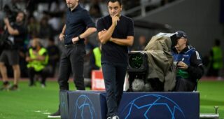 Xavi extends Barcelona contract until 2025